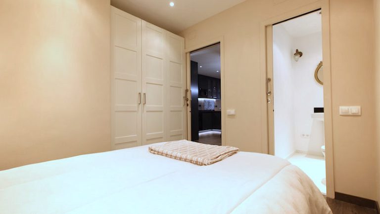 6. White Horse Bathroom 2